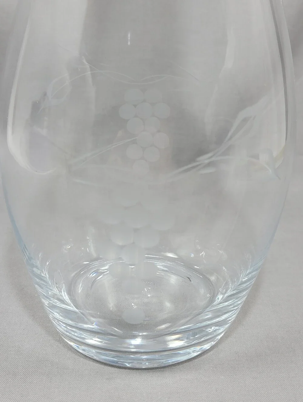 Vtg Wine Decanter Etched Grapes Vine Pattern Clear Glass Base Stopper